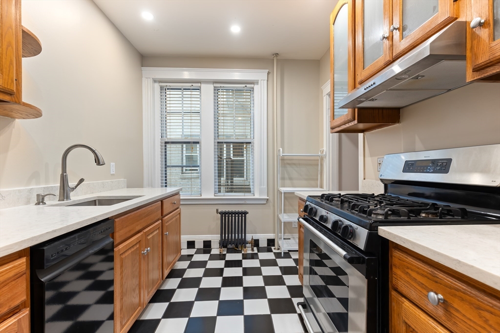 1 bed, 1 bath apartment for rent at 2035 Commonwealth Ave Unit 11, Brighton — photo 3 of 14