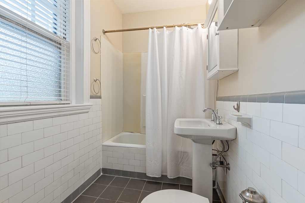 1 bed, 1 bath apartment for rent at 2035 Commonwealth Ave Unit 11, Brighton — photo 10 of 14