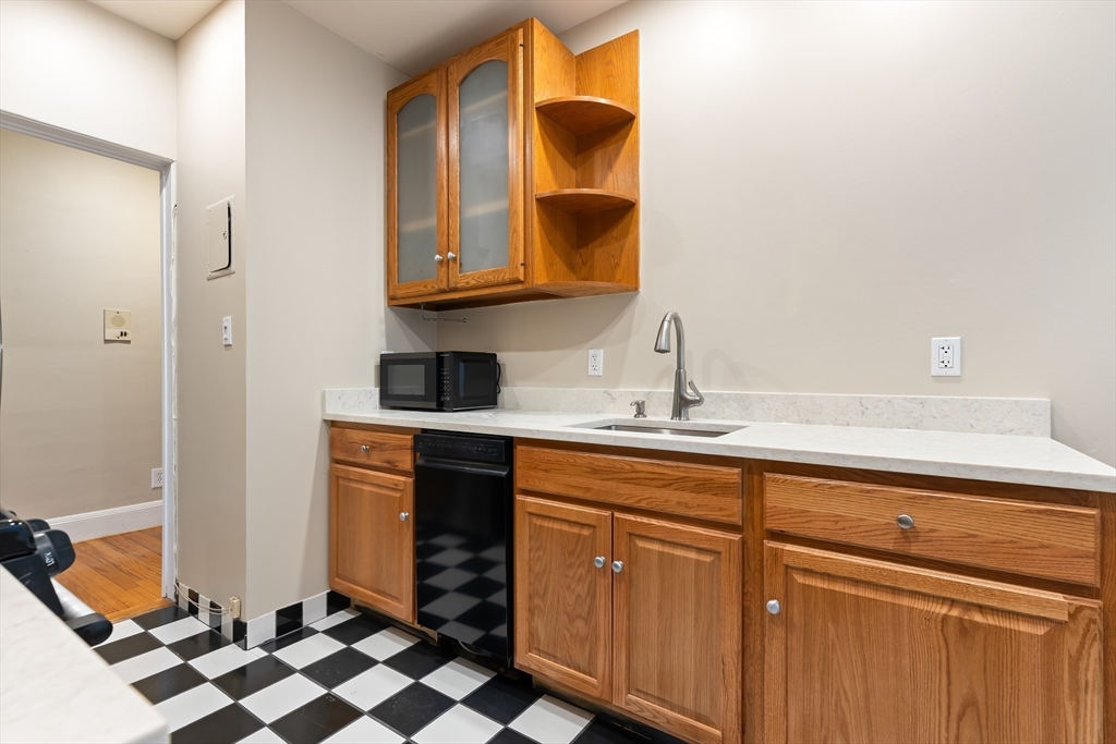 1 bed, 1 bath apartment for rent at 2035 Commonwealth Ave Unit 11, Brighton — photo 5 of 14