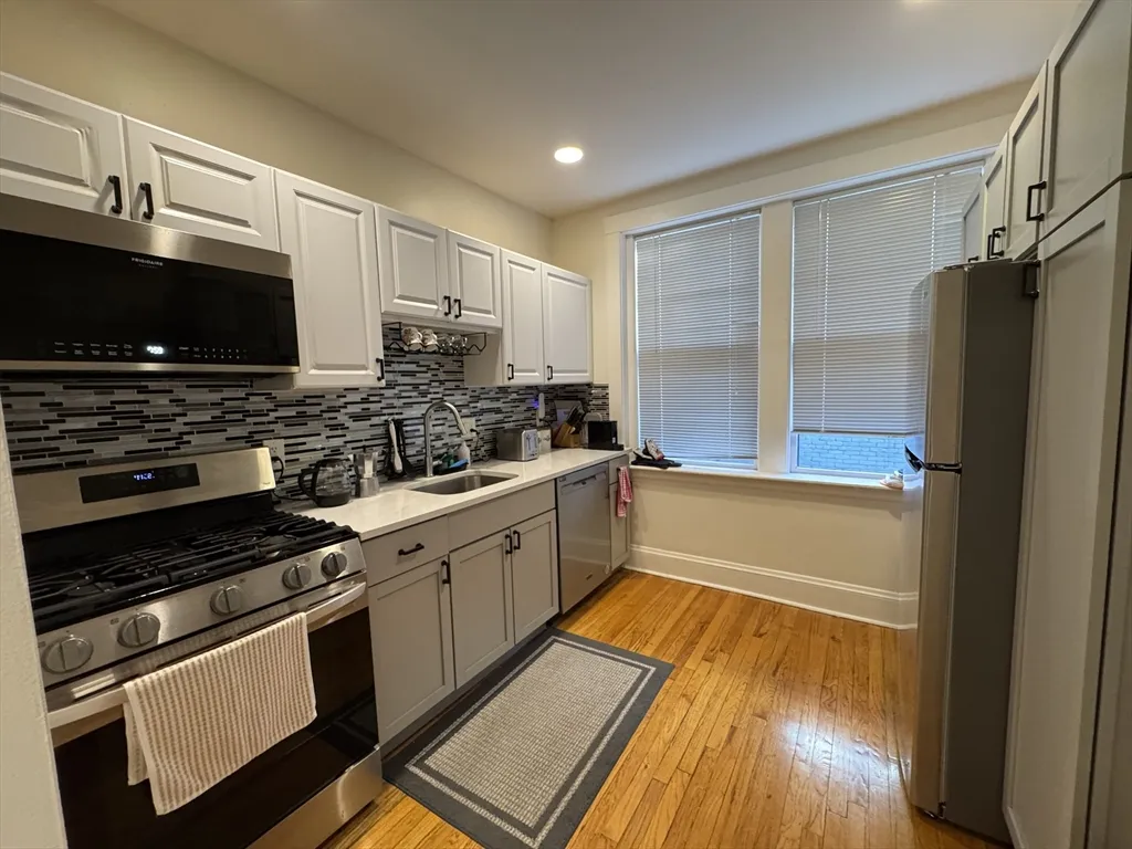 1 bed, 1 bath apartment for rent at 2035 Commonwealth Ave Unit 12, Brighton — photo 3 of 15