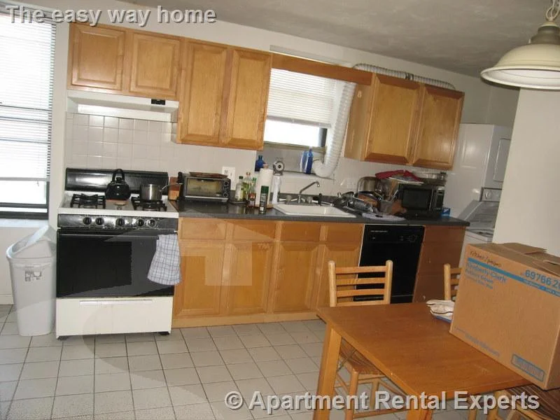 3 bed, 1 bath apartment for rent at 2036 Massachusetts Ave Unit 3, Porter Square — photo 3 of 7