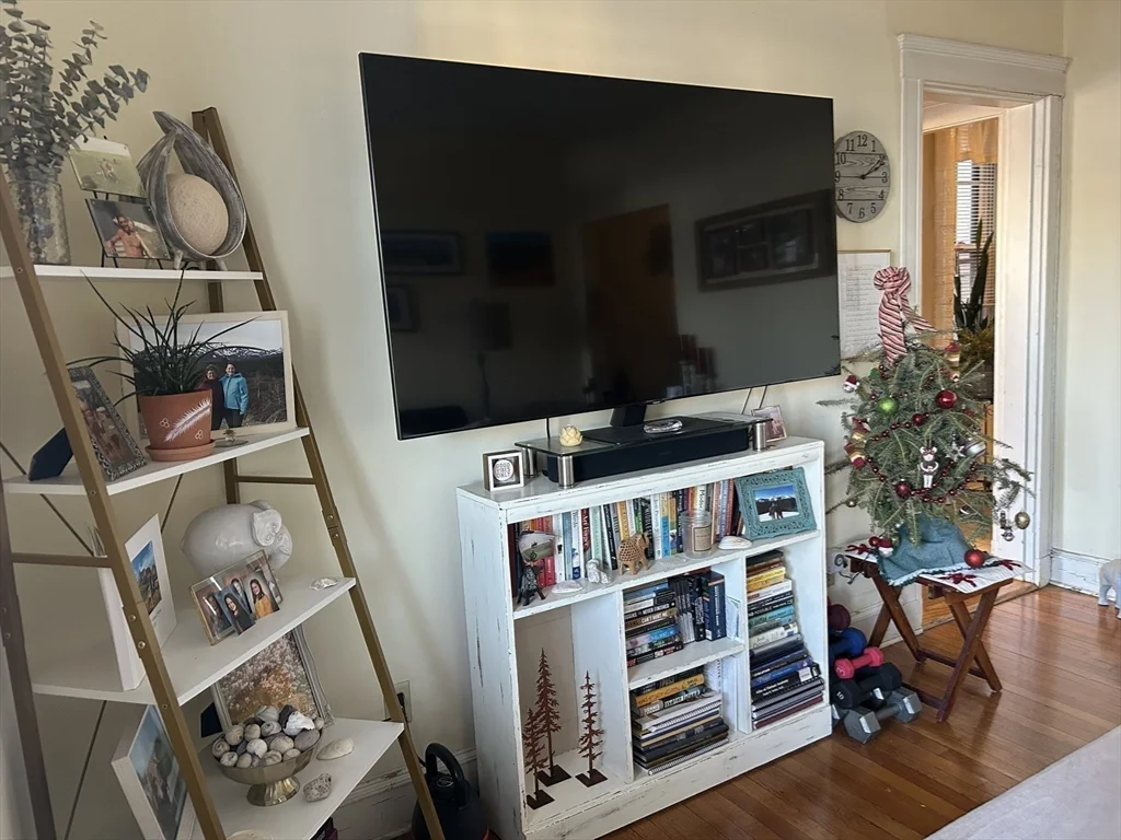 1 bed, 1 bath apartment for rent at 2039 Commonwealth Ave Unit 8, Brighton — photo 9 of 37