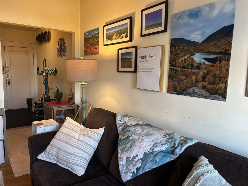 1 bed, 1 bath apartment for rent at 2039 Commonwealth Ave Unit 8, Brighton — photo 12 of 37