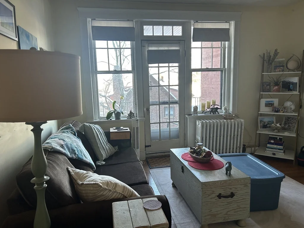 1 bed, 1 bath apartment for rent at 2039 Commonwealth Ave Unit 8, Brighton — photo 5 of 37
