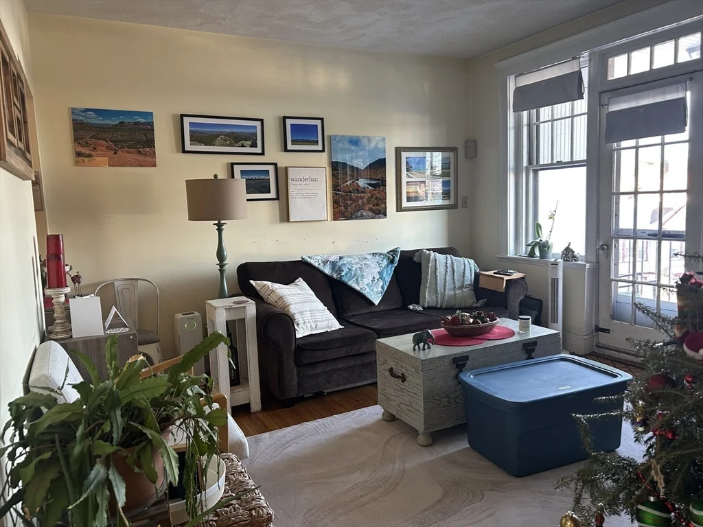 1 bed, 1 bath apartment for rent at 2039 Commonwealth Ave Unit 8, Brighton — photo 3 of 37