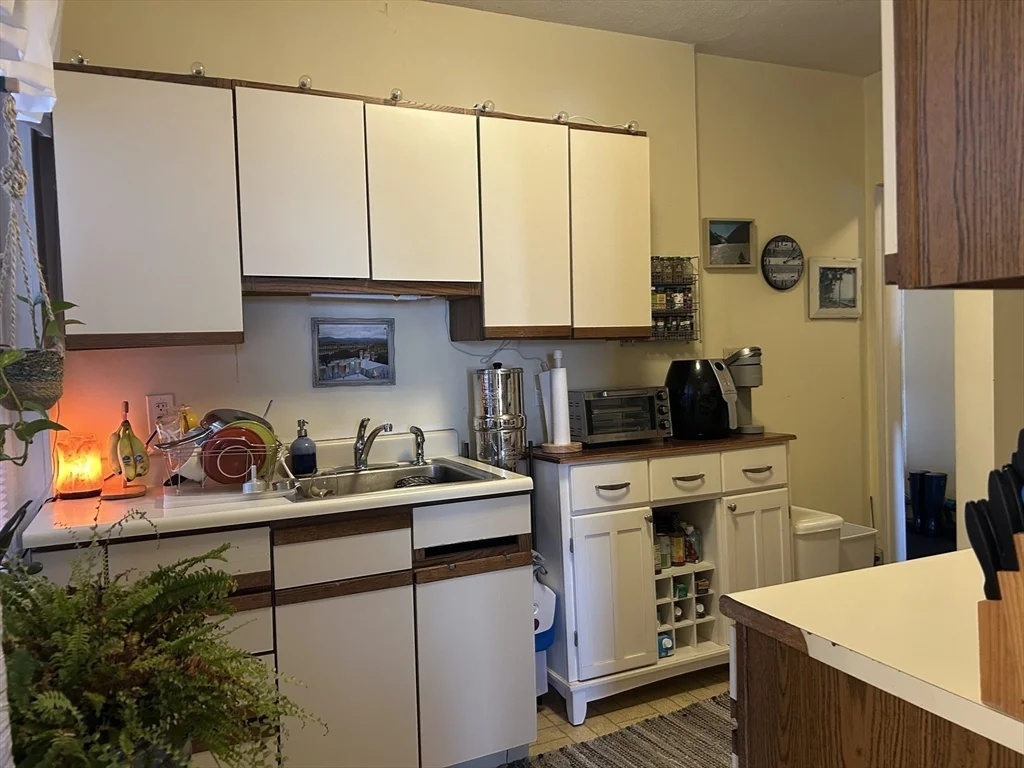 1 bed, 1 bath apartment for rent at 2039 Commonwealth Ave Unit 8, Brighton — photo 20 of 37