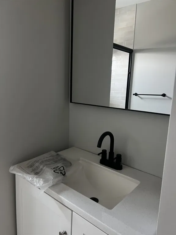 3 bed, 1 bath apartment for rent at 2039 Pleasant St Unit 2, Fall River — photo 5 of 10