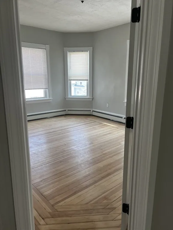 3 bed, 1 bath apartment for rent at 2039 Pleasant St Unit 3, Fall River — photo 2 of 4