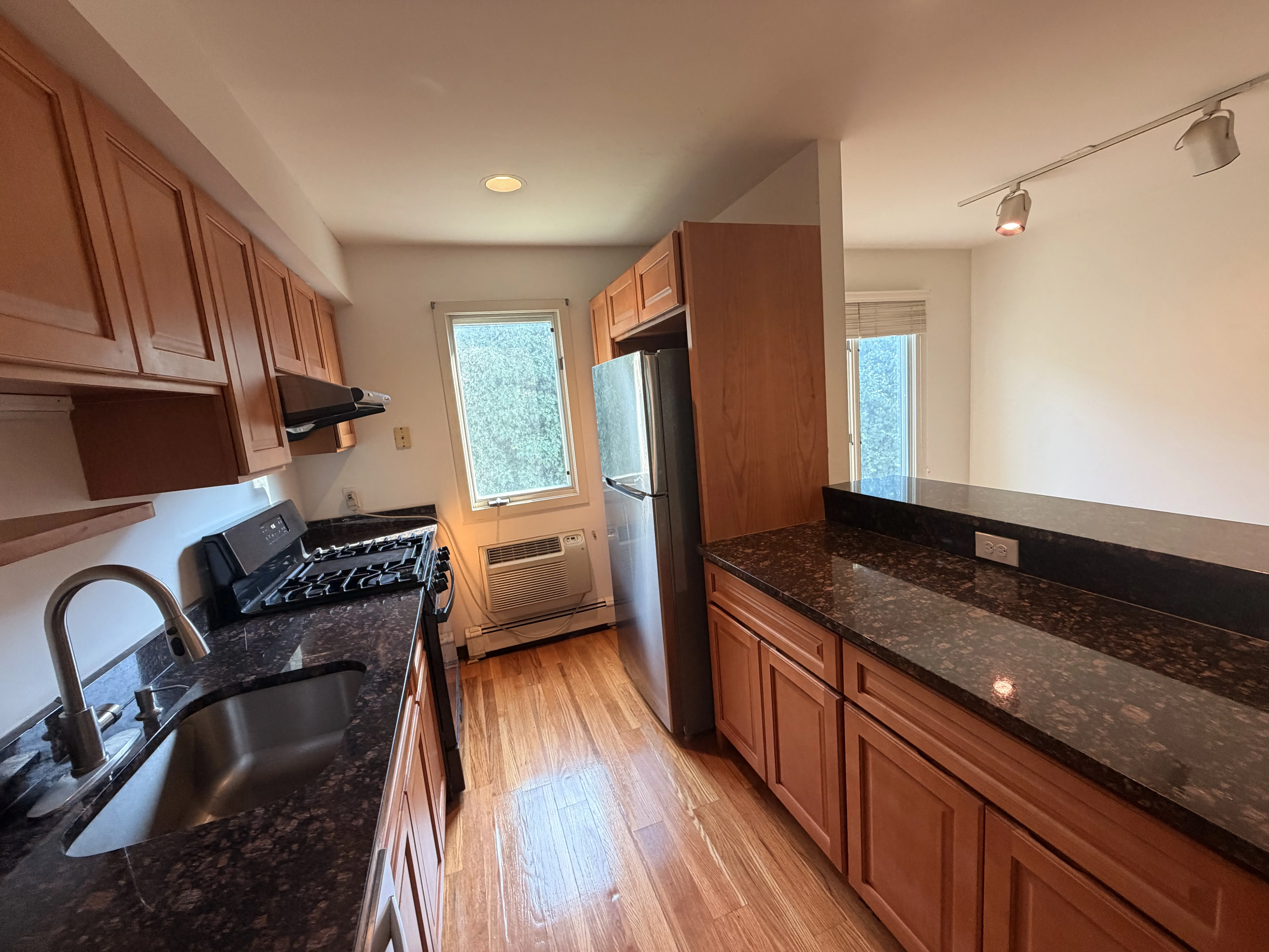 3 bed, 2 bath apartment for rent at 204 Charles St Unit 1, East Cambridge — photo 3 of 17