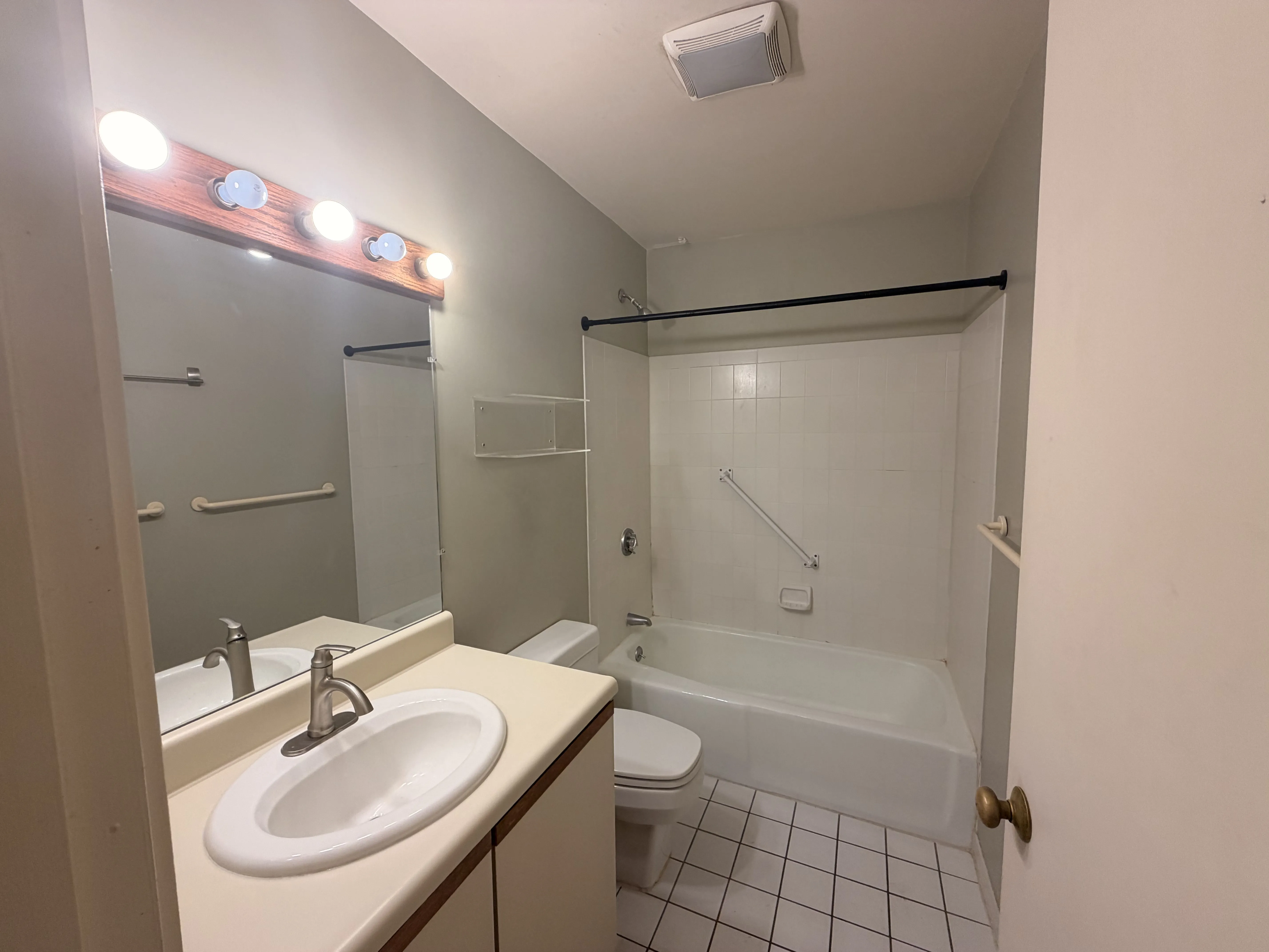 3 bed, 2 bath apartment for rent at 204 Charles St Unit 1, East Cambridge — photo 13 of 17