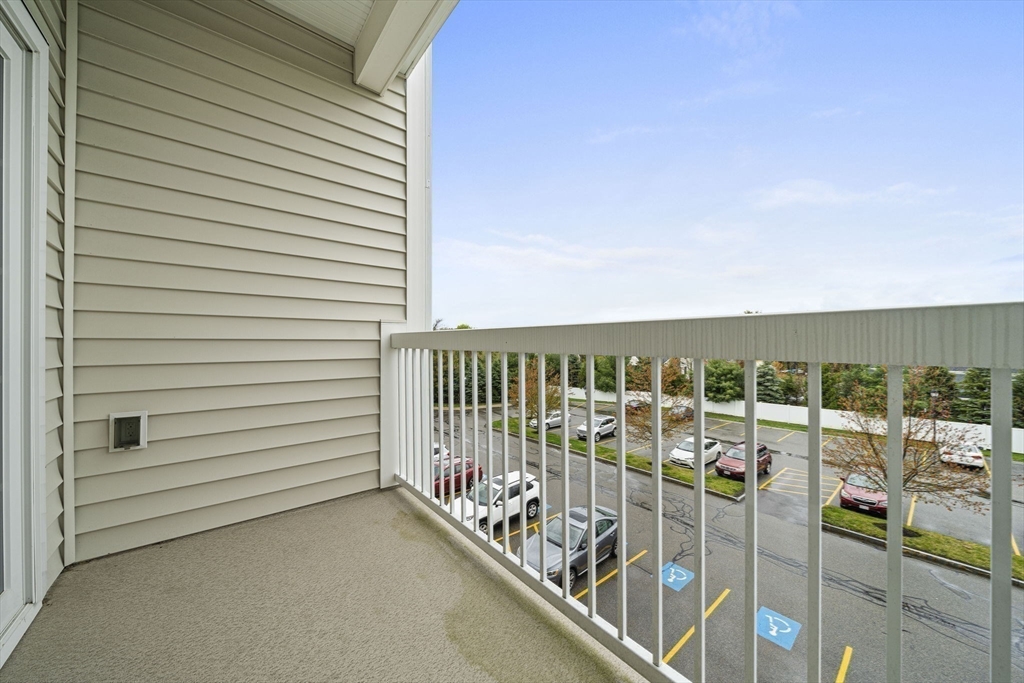 1 bed, 1 bath apartment for rent at 204 Clocktower Dr Unit 304, Waltham — photo 10 of 18