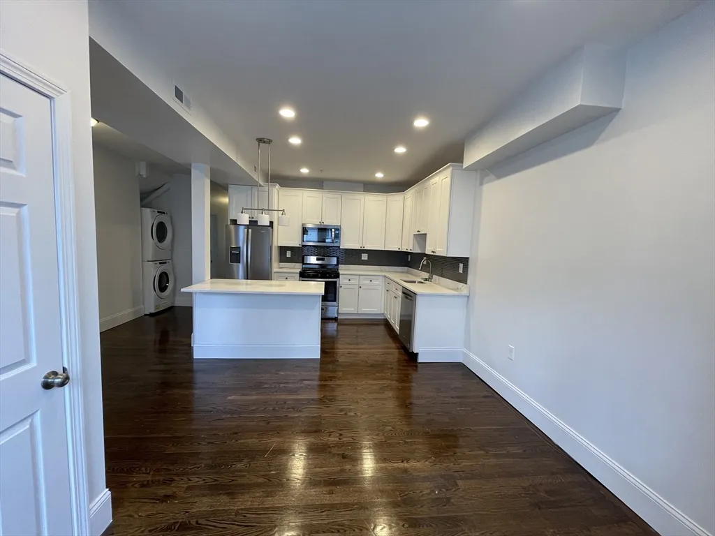 2 bed, 2 bath apartment for rent at 204 East Eagle St Unit 1, Eagle Hill — photo 4 of 15