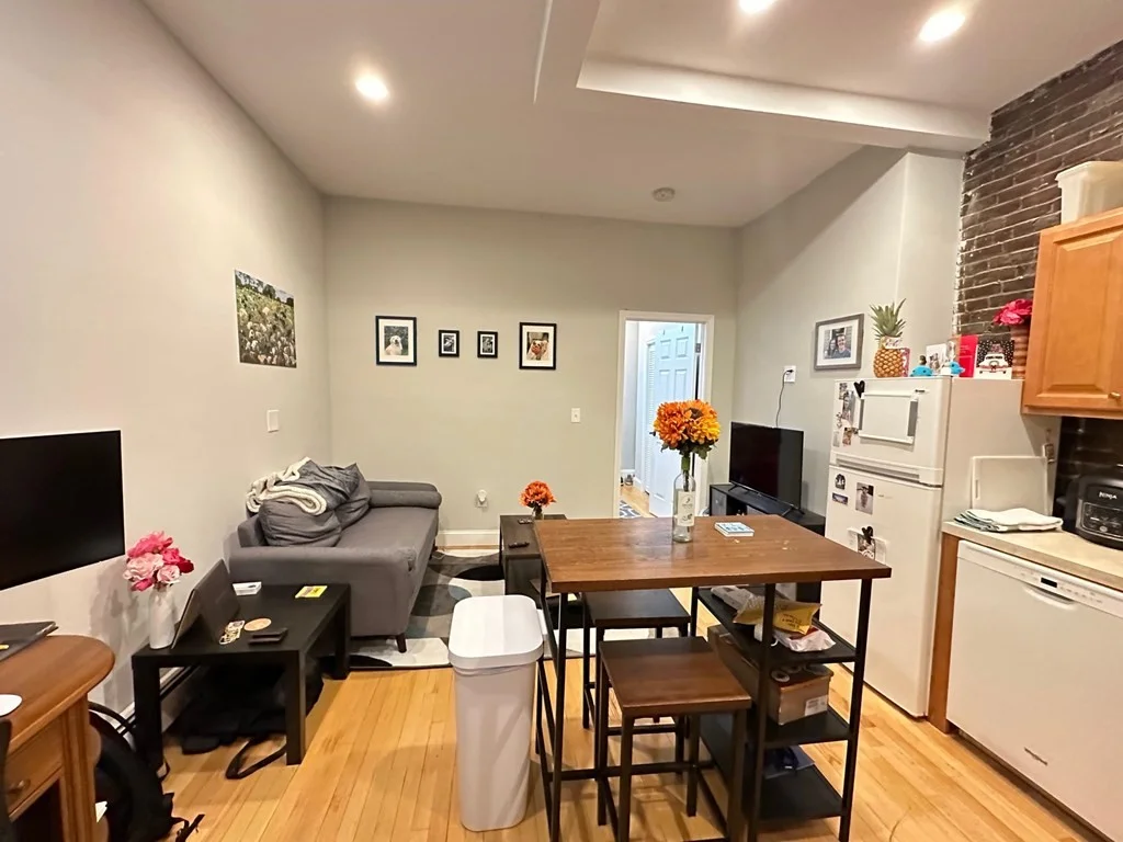1 bed, 1 bath apartment for rent at 204 Endicott St Unit 1, North End — photo 3 of 6