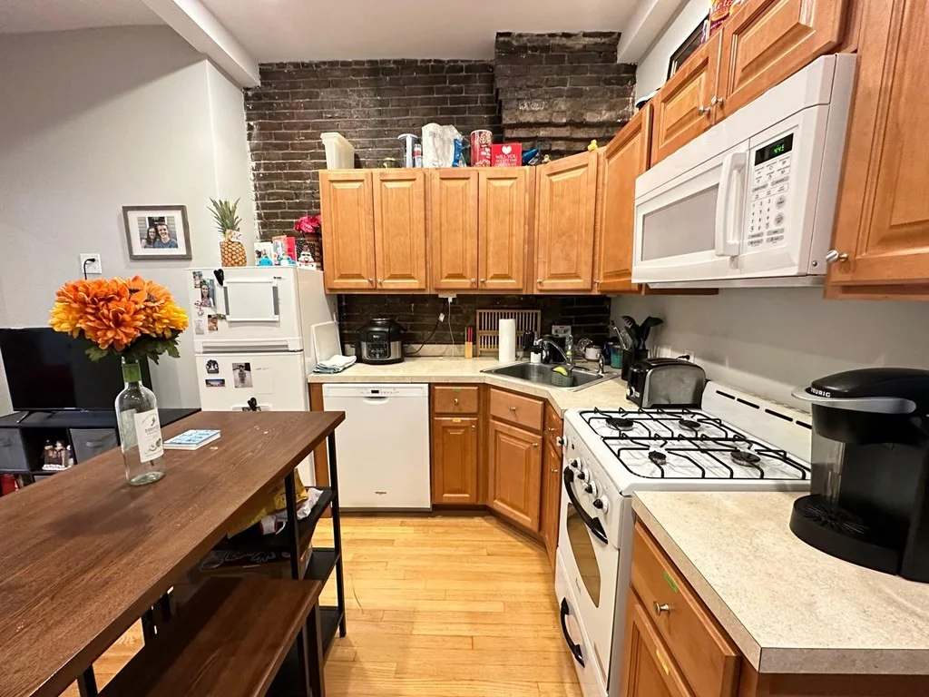 1 bed, 1 bath apartment for rent at 204 Endicott St Unit 1, North End — photo 2 of 6