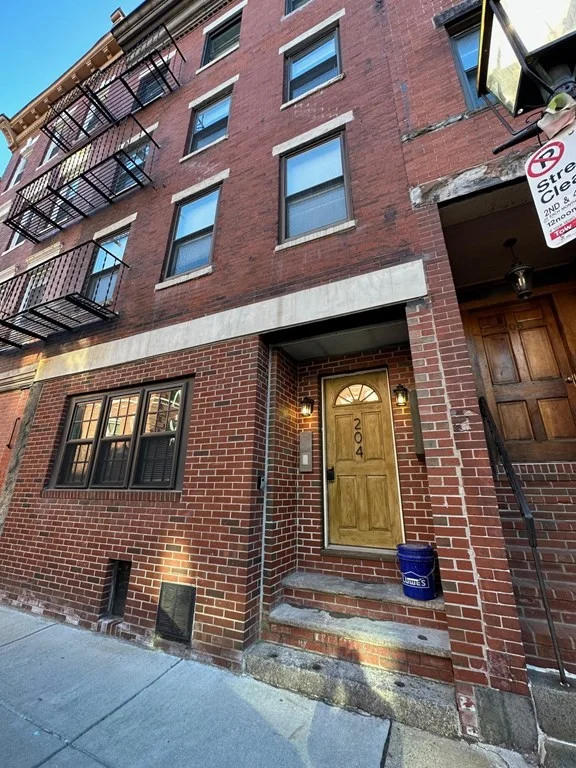 1 bed, 1 bath apartment for rent at 204 Endicott St Unit 1, North End — photo 5 of 6