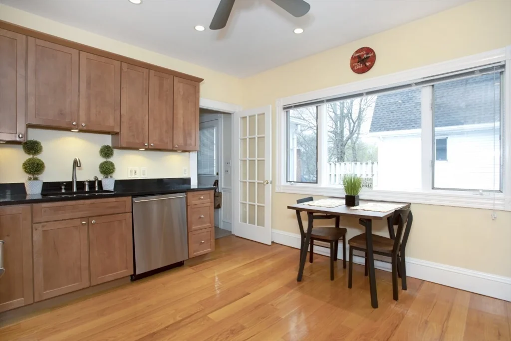 3 bed, 2 bath apartment for rent at 204 Franklin Unit 2, Melrose — photo 6 of 28