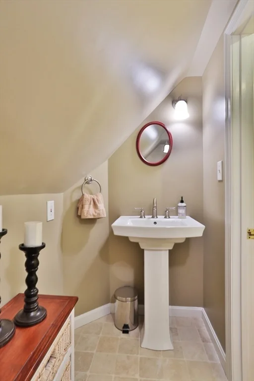 3 bed, 2 bath apartment for rent at 204 Franklin Unit 2, Melrose — photo 21 of 28