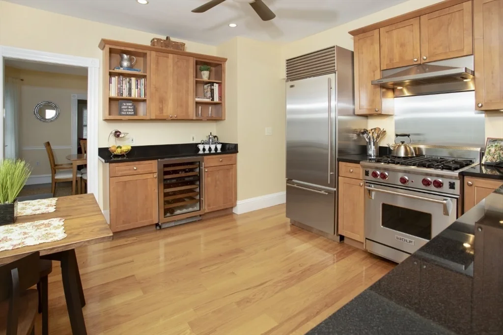 3 bed, 2 bath apartment for rent at 204 Franklin Unit 2, Melrose — photo 3 of 28