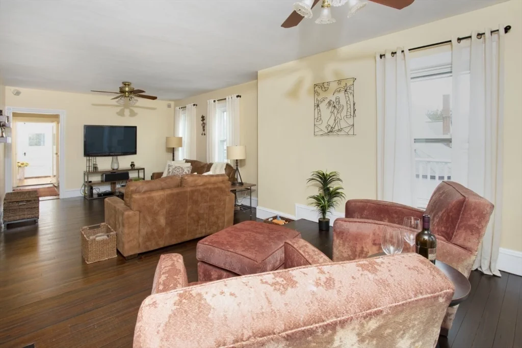 3 bed, 2 bath apartment for rent at 204 Franklin Unit 2, Melrose — photo 12 of 28