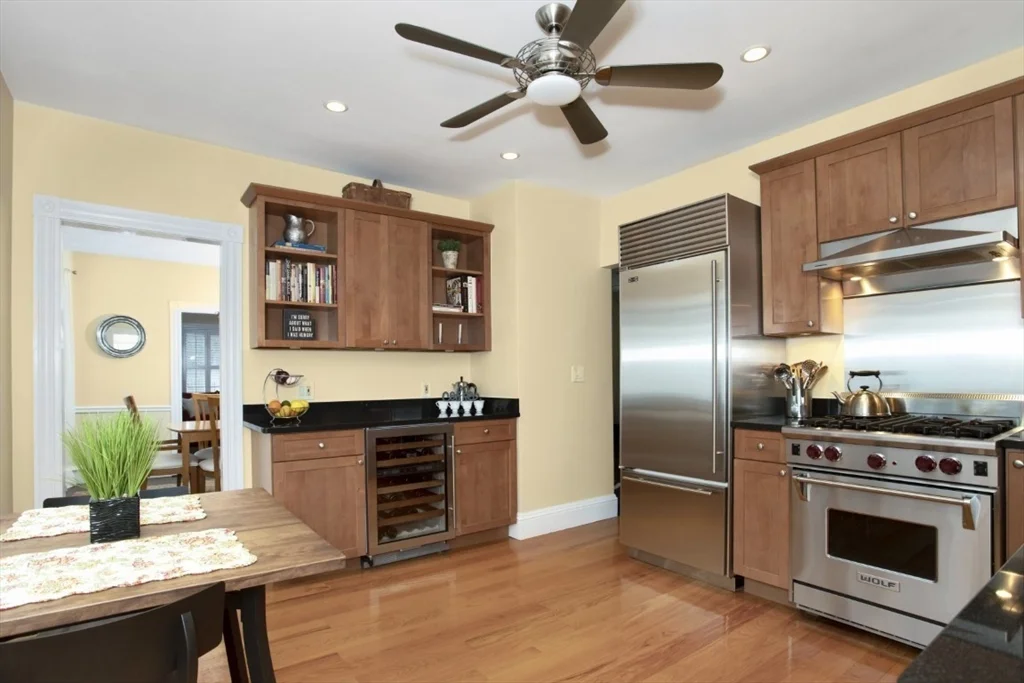 3 bed, 2 bath apartment for rent at 204 Franklin Unit 2, Melrose — photo 4 of 28