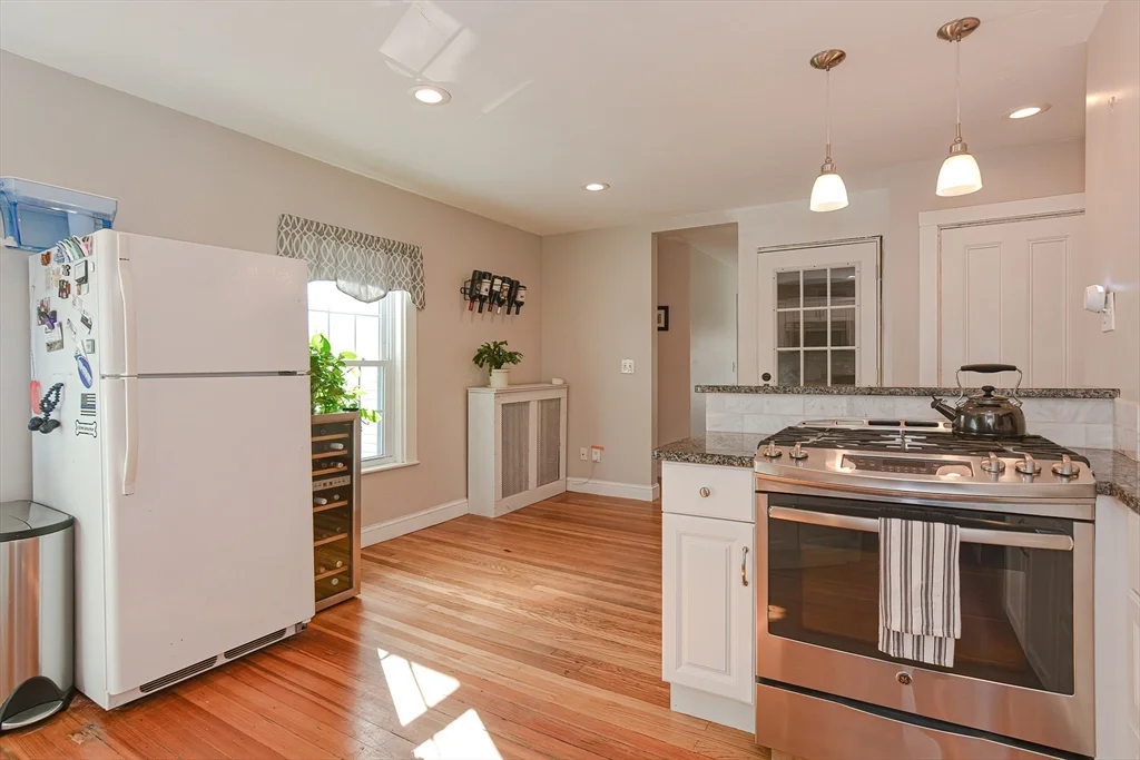 2 bed, 1 bath apartment for rent at 204 Front Unit 2, Weymouth — photo 2 of 12