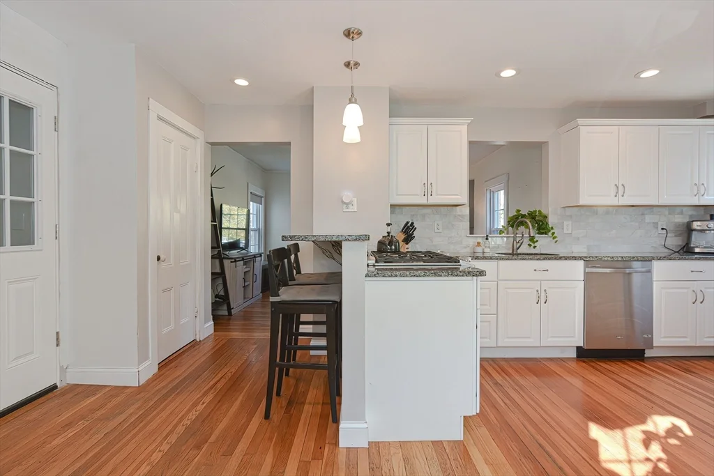 2 bed, 1 bath apartment for rent at 204 Front Unit 2, Weymouth — photo 3 of 12