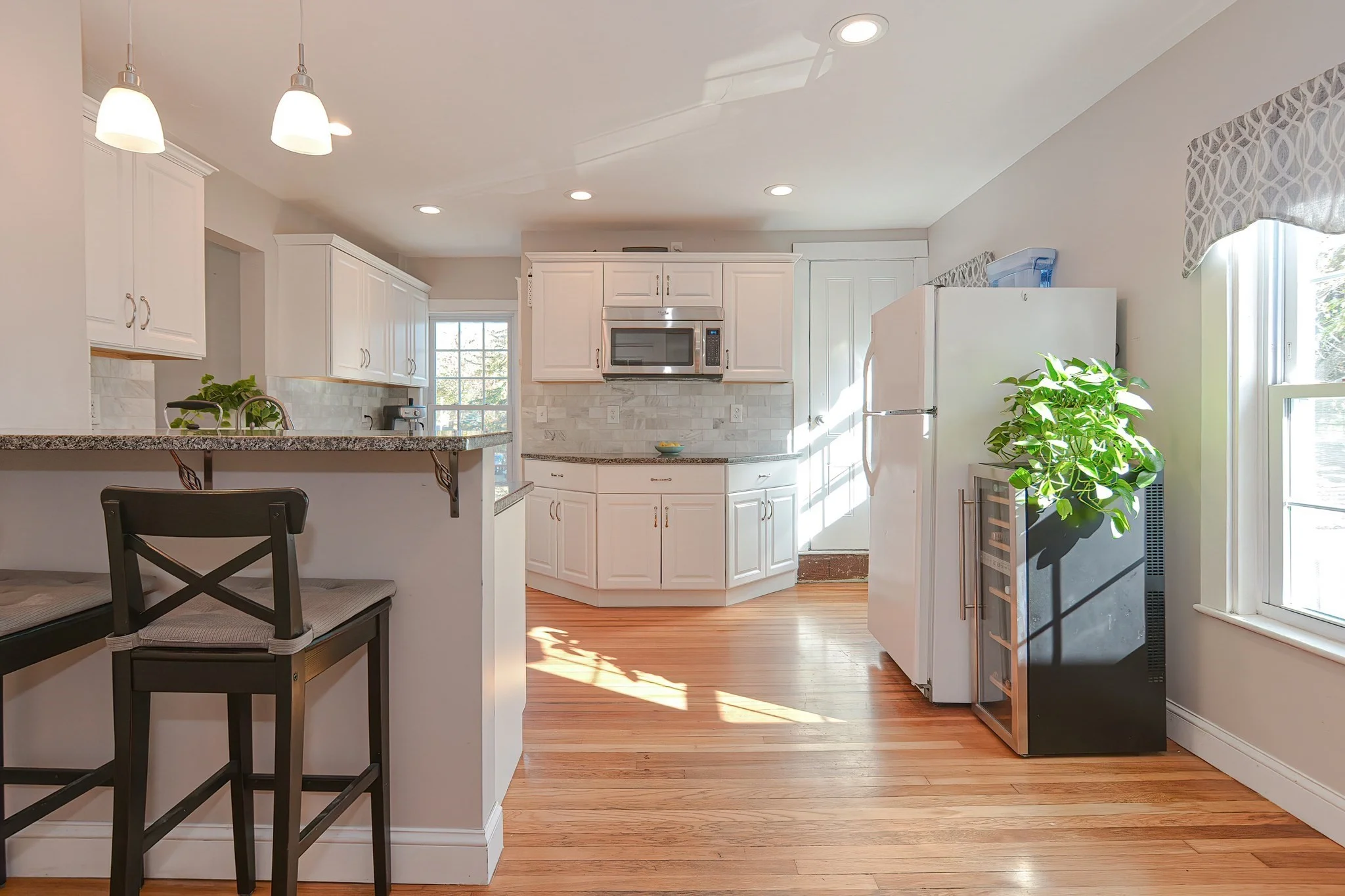 2 bed, 1 bath apartment for rent at 204 Front Unit 2, Weymouth — photo 3 of 9