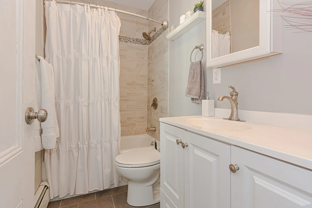 2 bed, 1 bath apartment for rent at 204 Front Unit 2, Weymouth