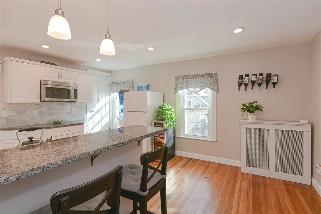 2 bed, 1 bath apartment for rent at 204 Front Unit 2, Weymouth — photo 4 of 12