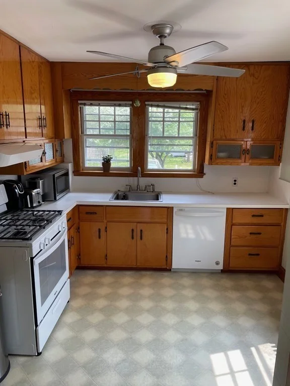 3 bed, 1 bath apartment for rent at 204 Groton Rd, Chelmsford — photo 2 of 25