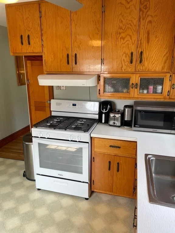3 bed, 1 bath apartment for rent at 204 Groton Rd, Chelmsford — photo 3 of 25