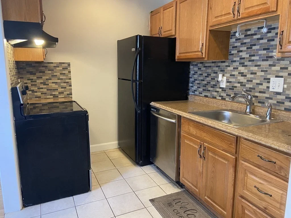 4 bed, 1 bath apartment for rent at 204 H St Unit 1, South Boston