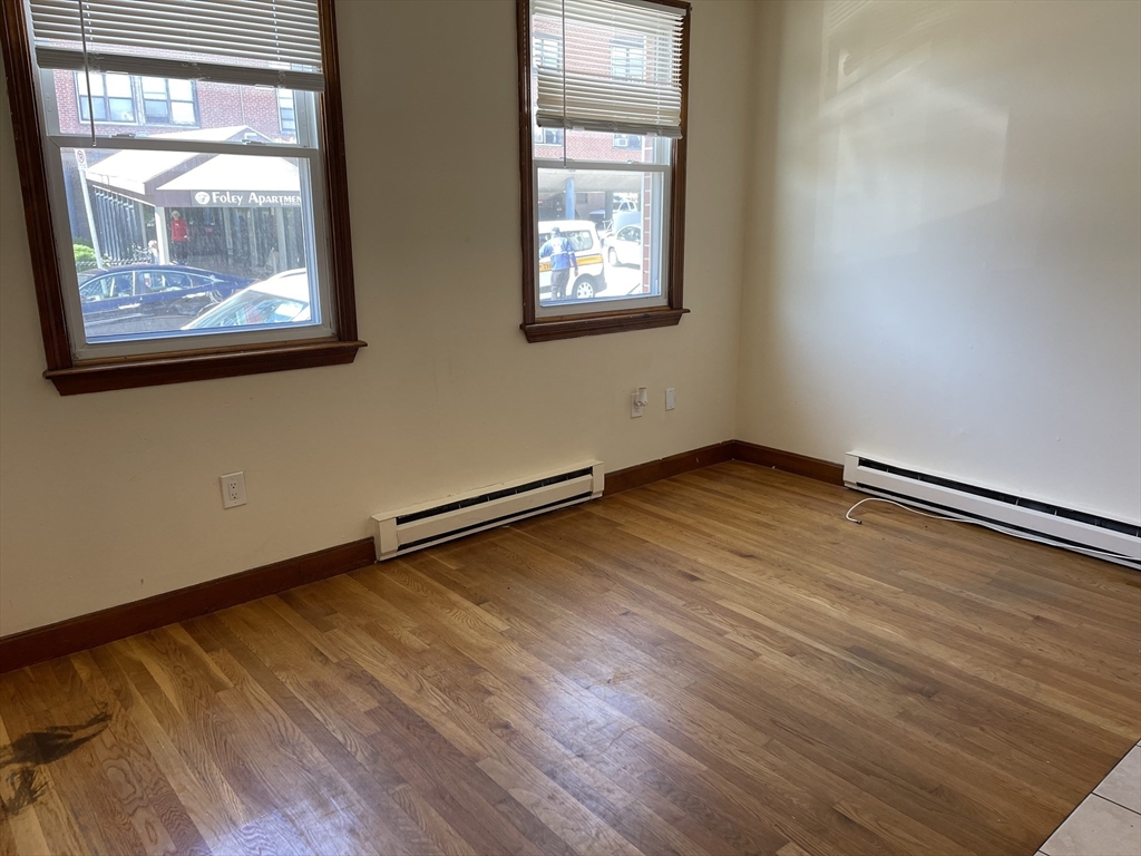 3 bed, 1 bath apartment for rent at 204 H St Unit 2, South Boston — photo 3 of 7