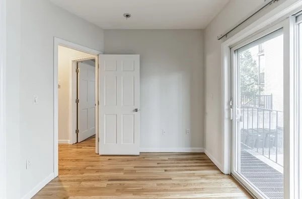 4 bed, 1 bath apartment for rent at 204 H St Unit 3, South Boston — photo 10 of 12
