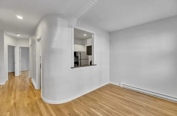 4 bed, 1 bath apartment for rent at 204 H St Unit 3, South Boston — photo 2 of 12