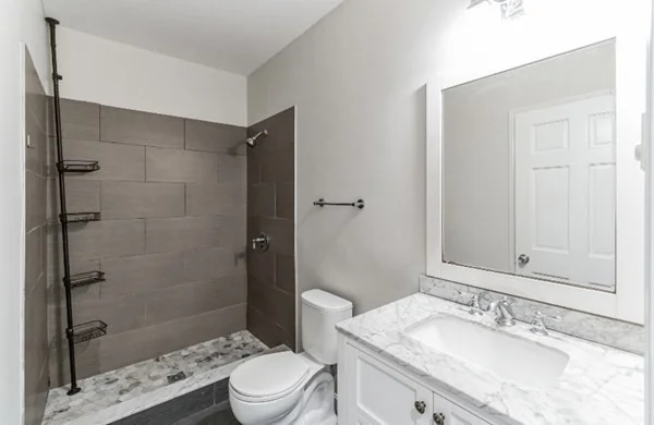 4 bed, 1 bath apartment for rent at 204 H St Unit 3, South Boston — photo 6 of 12