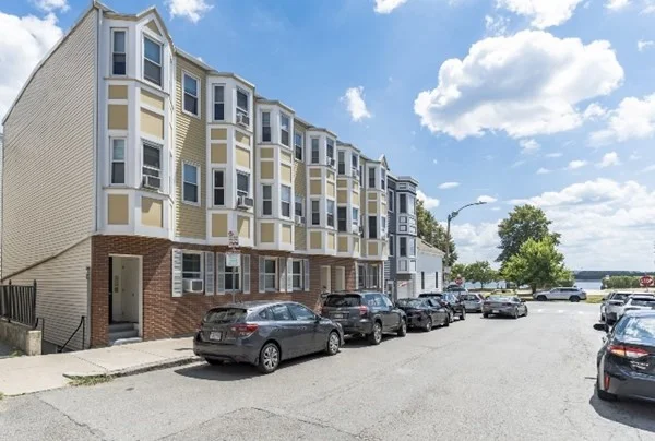 4 bed, 1 bath apartment for rent at 204 H St Unit 3, South Boston — photo 11 of 12