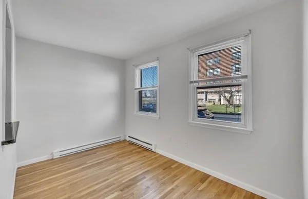 4 bed, 1 bath apartment for rent at 204 H St Unit 3, South Boston — photo 3 of 12