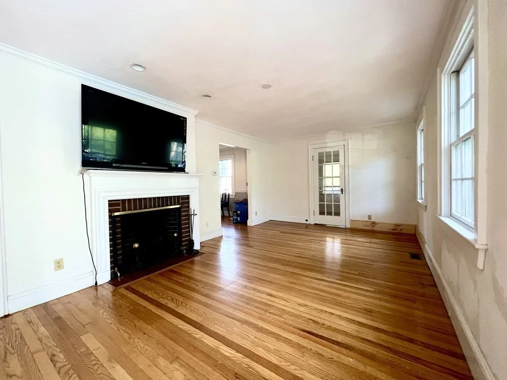 3 bed, 1 bath apartment for rent at 204 Jackson, Newton Center — photo 3 of 13