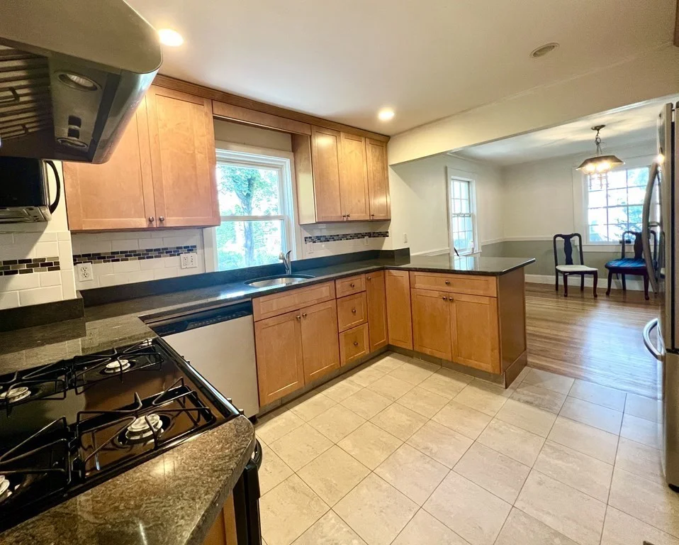 3 bed, 1 bath apartment for rent at 204 Jackson, Newton Center — photo 5 of 13