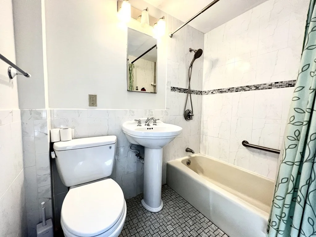 3 bed, 1 bath apartment for rent at 204 Jackson, Newton Center — photo 9 of 13