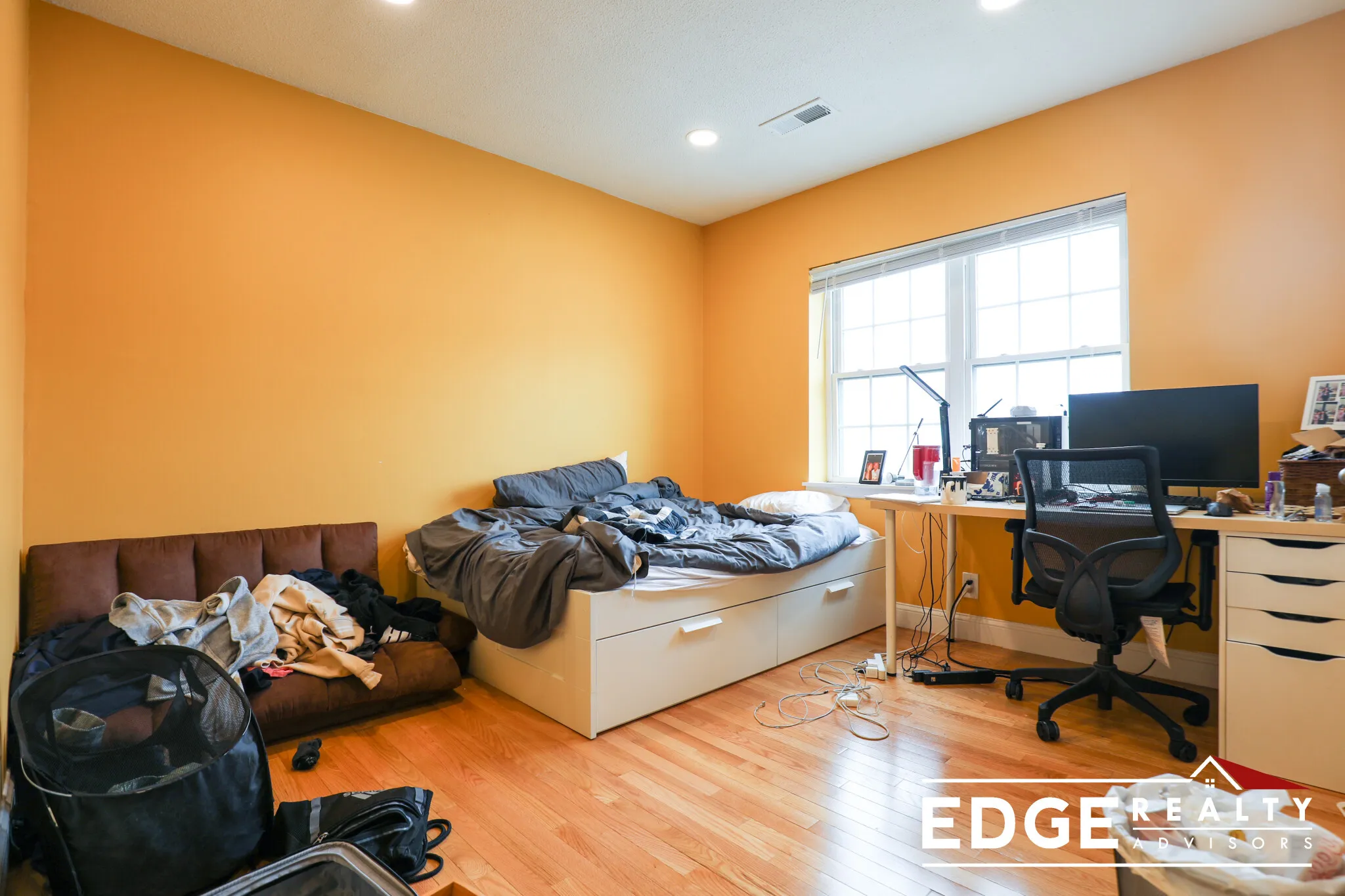 3 bed, 2 bath apartment for rent at 204 Lake Shore Rd Unit 3, Oak Square — photo 7 of 8