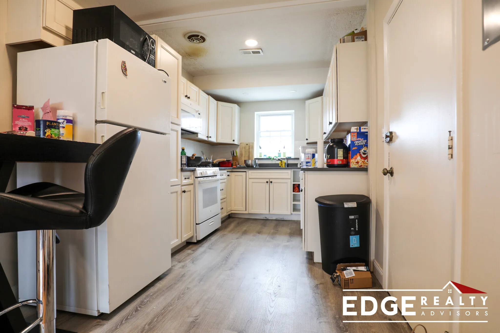 3 bed, 2 bath apartment for rent at 204 Lake Shore Rd Unit 3, Oak Square