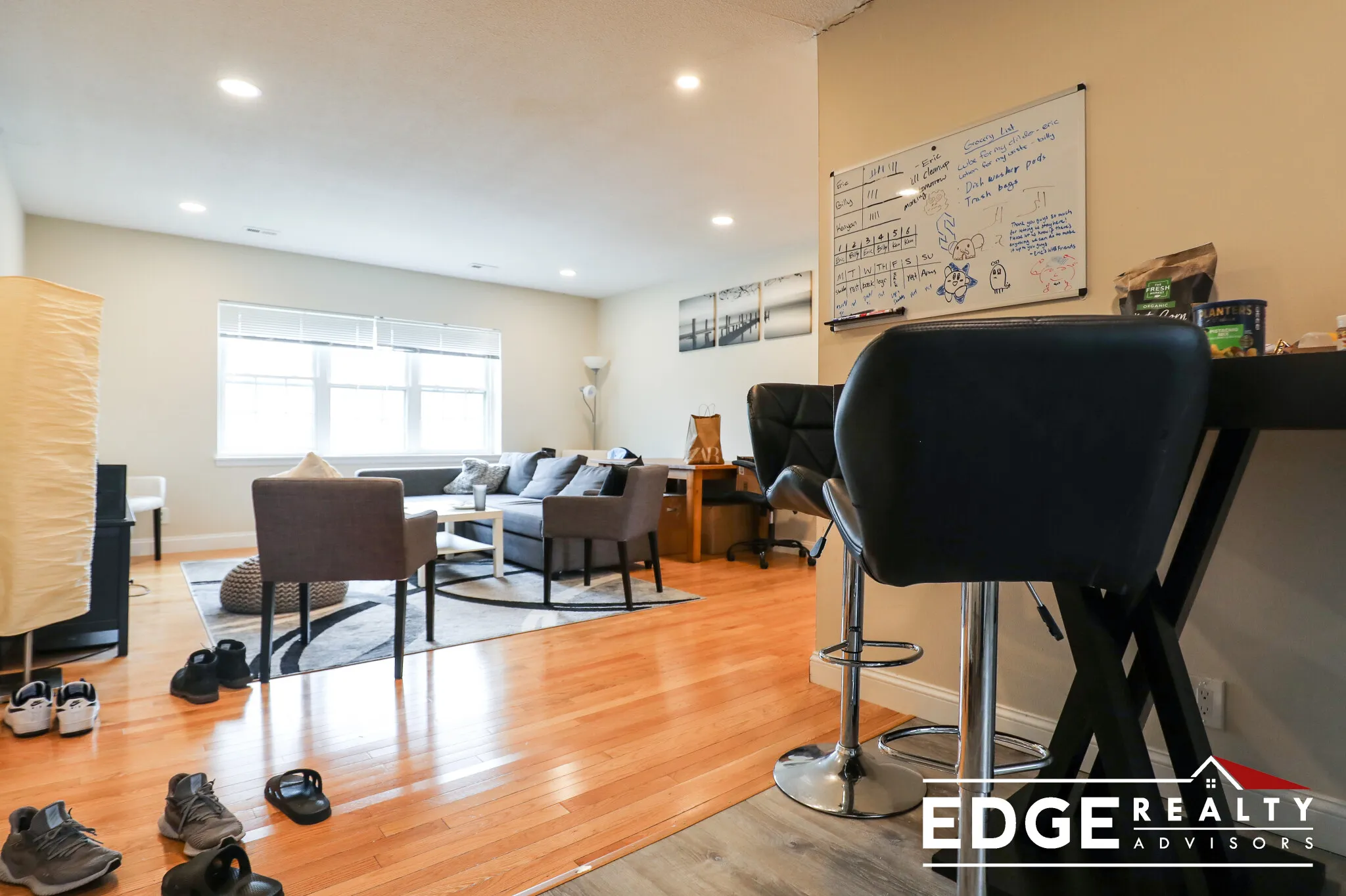 3 bed, 2 bath apartment for rent at 204 Lake Shore Rd Unit 3, Oak Square — photo 3 of 8