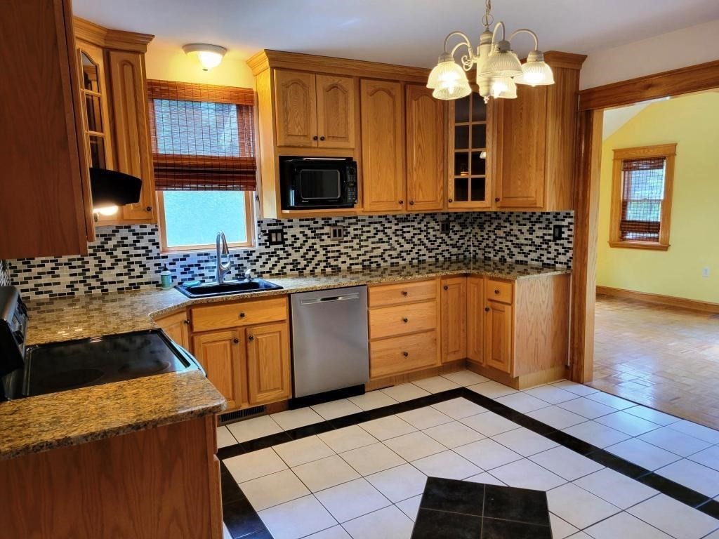 2 bed, 1 bath apartment for rent at 204 Massasoit Rd, Worcester — photo 6 of 30