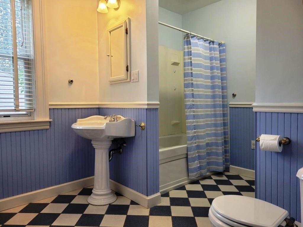 2 bed, 1 bath apartment for rent at 204 Massasoit Rd, Worcester — photo 10 of 30