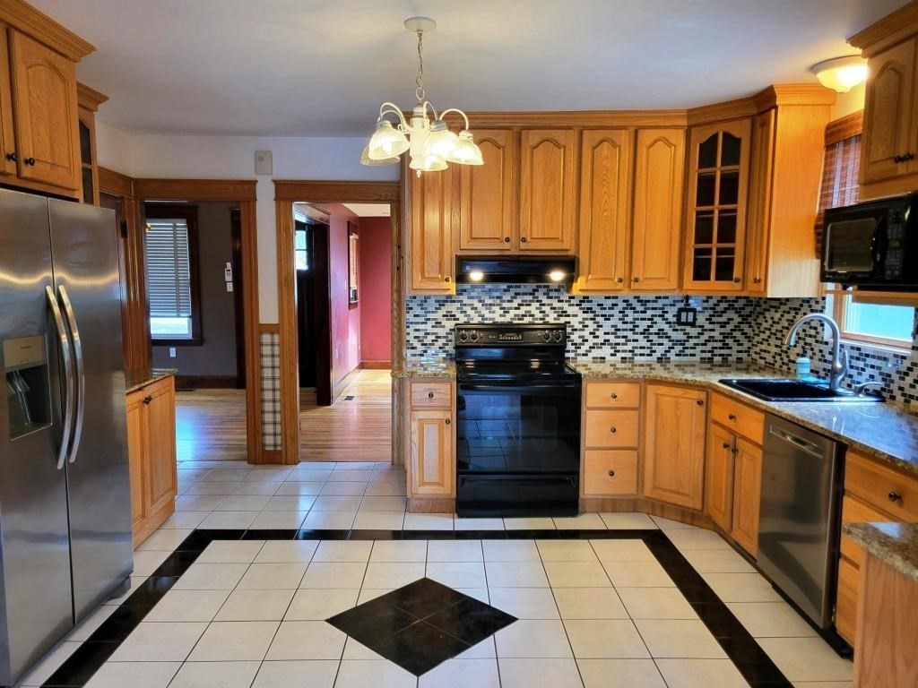 2 bed, 1 bath apartment for rent at 204 Massasoit Rd, Worcester — photo 4 of 30