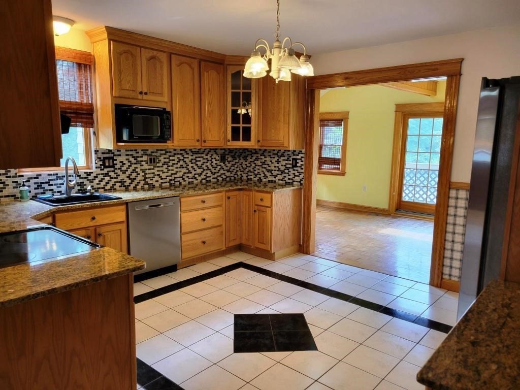 2 bed, 1 bath apartment for rent at 204 Massasoit Rd, Worcester — photo 3 of 30