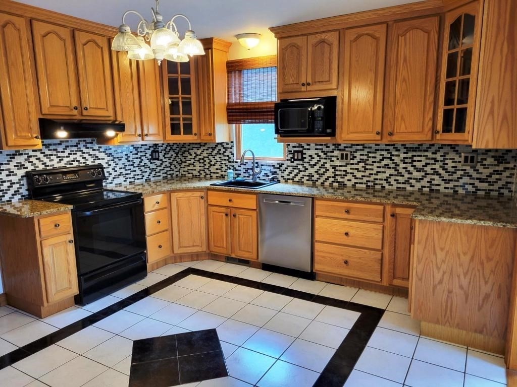 2 bed, 1 bath apartment for rent at 204 Massasoit Rd, Worcester — photo 2 of 30