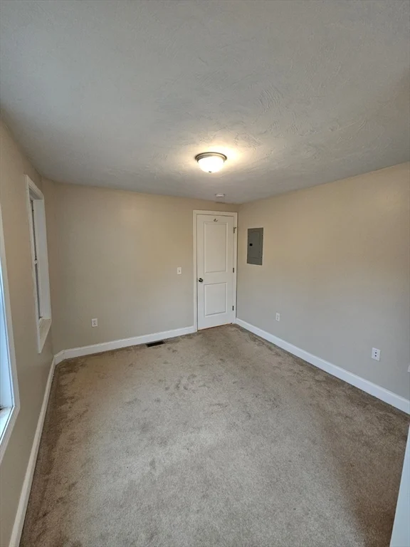 3 bed, 1 bath apartment for rent at 204 N Franklin St Unit 2, Holbrook — photo 6 of 8